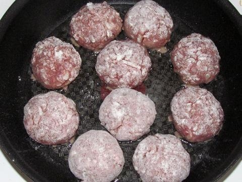 Ёжики из фарша с рисом. Ёжики из фарша с рисом.