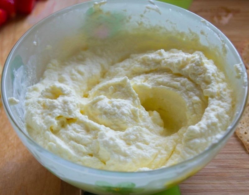 Вкусные и лёгкие сладкие роллы с творожно-фруктовой начинкой Вкусные и лёгкие сладкие роллы с творожно-фруктовой начинкой