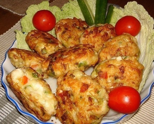Рецепт очень вкусных и полезных котлет из куриного мяса с овощами и сыром. Вкус у этих котлет получа