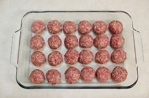 Тефтели с рисом и сливочной подливкой в духовке Тефтели с рисом и сливочной подливкой в духовке