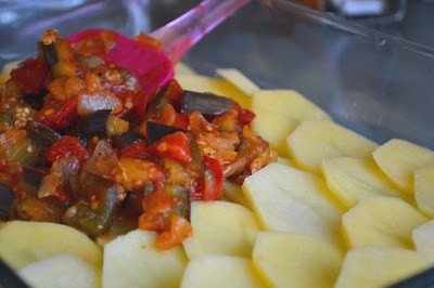Картофель, запеченный с баклажанами Картофель, запеченный с баклажанами