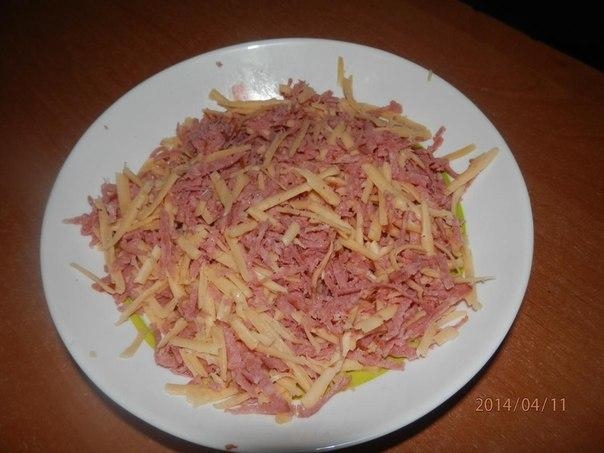 Вкусняшки с сыром и колбасой. Вкусняшки с сыром и колбасой.
