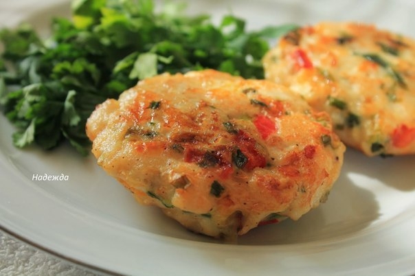 Куриные рубленые котлеты с цветной капустой и болгарским перцем Куриные рубленые котлеты с цветной капустой и болгарским перцем