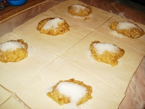 Слоёнки с банановой начинкой Слоёнки с банановой начинкой