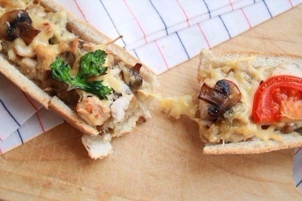Багет, фаршированный курочкой и грибами Багет, фаршированный курочкой и грибами