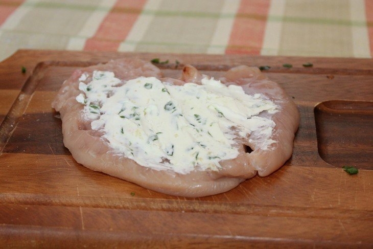 Куриные грудки, фаршированные козьим сыром и зеленью Куриные грудки, фаршированные козьим сыром и зеленью