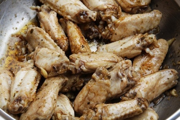 Куриные крылышки с сыром пармезан в духовке Куриные крылышки с сыром пармезан в духовке