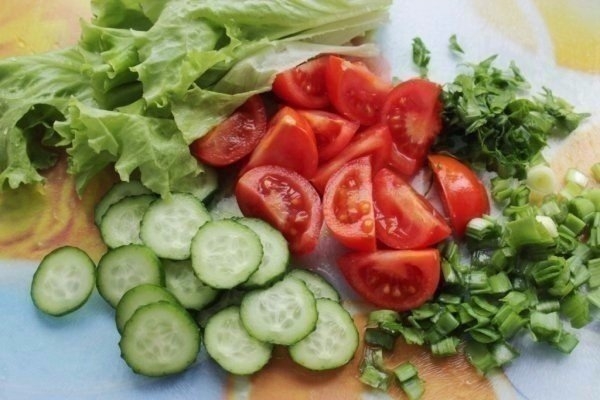 Салат из курицы и свежих овощей - отличный и быстрый ужин Салат из курицы и свежих овощей - отличный и быстрый ужин