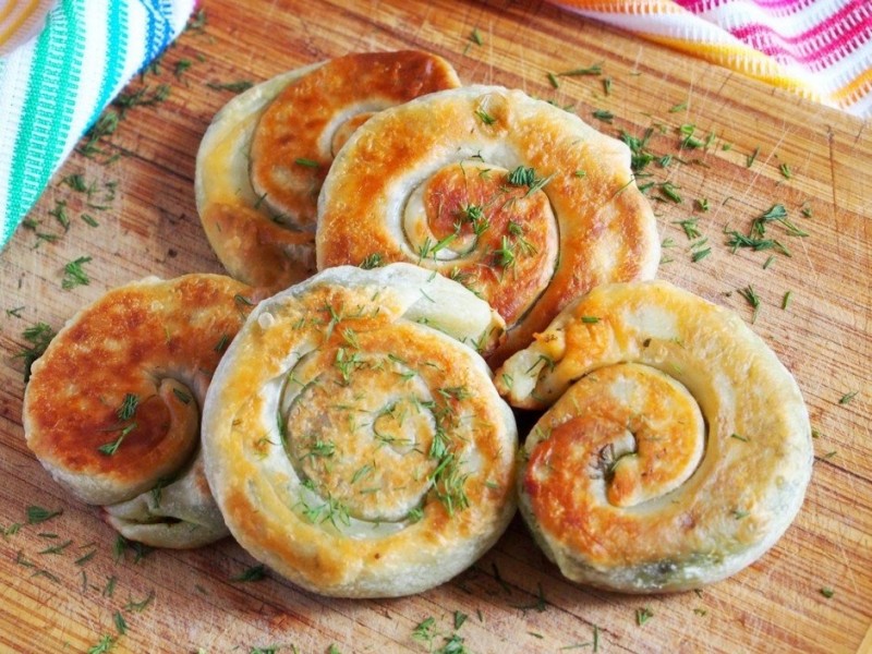 Вкусная закуска - лепешки с зеленью Вкусная закуска - лепешки с зеленью