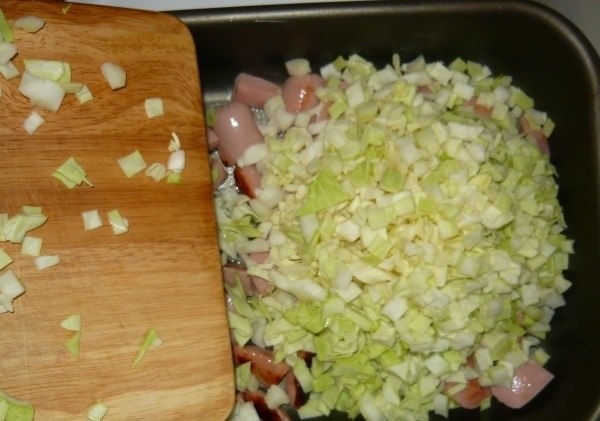 Наливной пирог с капустой и сосисками. Наливной пирог с капустой и сосисками.