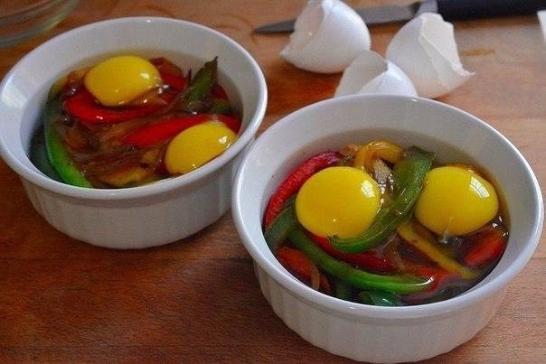 Яичница с овощами в духовке