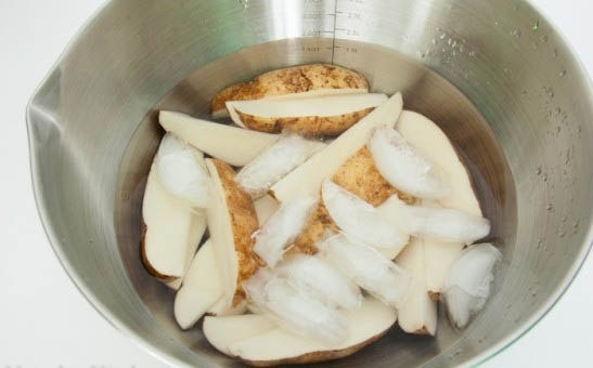 Запеченные картофельные дольки. Запеченные картофельные дольки.