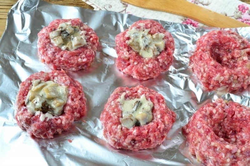 Мясные гнёзда со сливочными грибами Мясные гнёзда со сливочными грибами