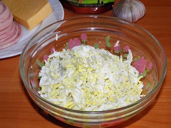 Ветчинные рулетики с сыром. Ветчинные рулетики с сыром.