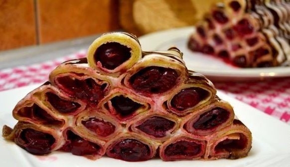 Блинный тортик с вишневой начинкой Блинный тортик с вишневой начинкой