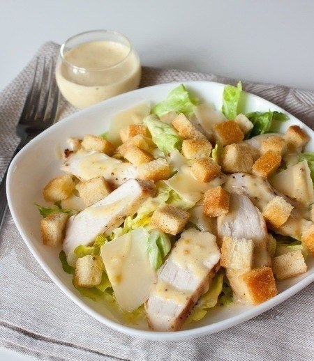Салат Цезарь с курицей Салат Цезарь с курицей