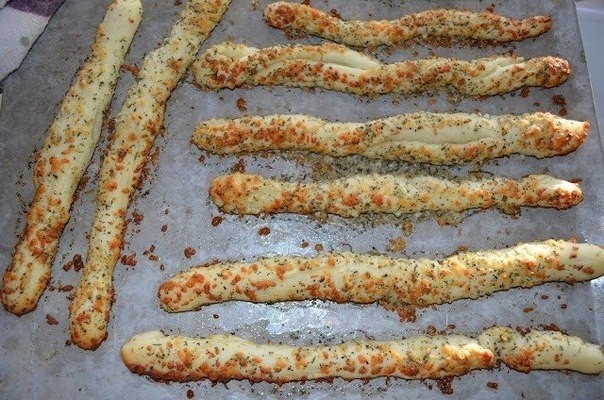 Сырно-чесночные палочки Сырно-чесночные палочки