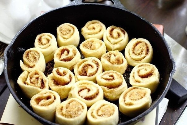 Коричные булочки с глазурью Коричные булочки с глазурью
