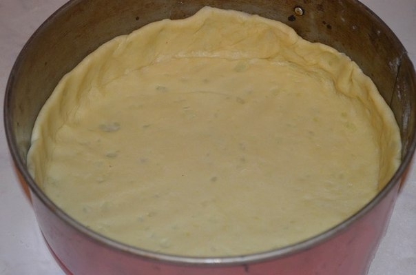 Деревенский пирог из картофельного теста с мясом и овощами. Деревенский пирог из картофельного теста с мясом и овощами.