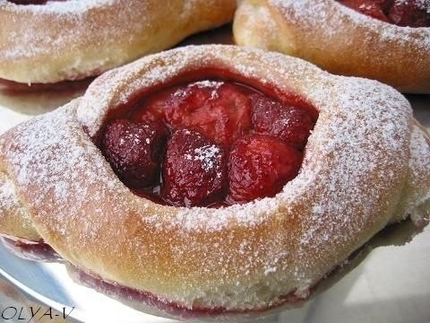 Булочки с клубникой Булочки с клубникой