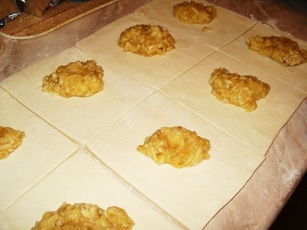 Слоёнки с банановой начинкой Слоёнки с банановой начинкой