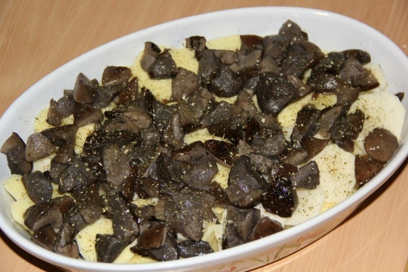 Куриные ножки с картошкой и грибами в духовке. Куриные ножки с картошкой и грибами в духовке.