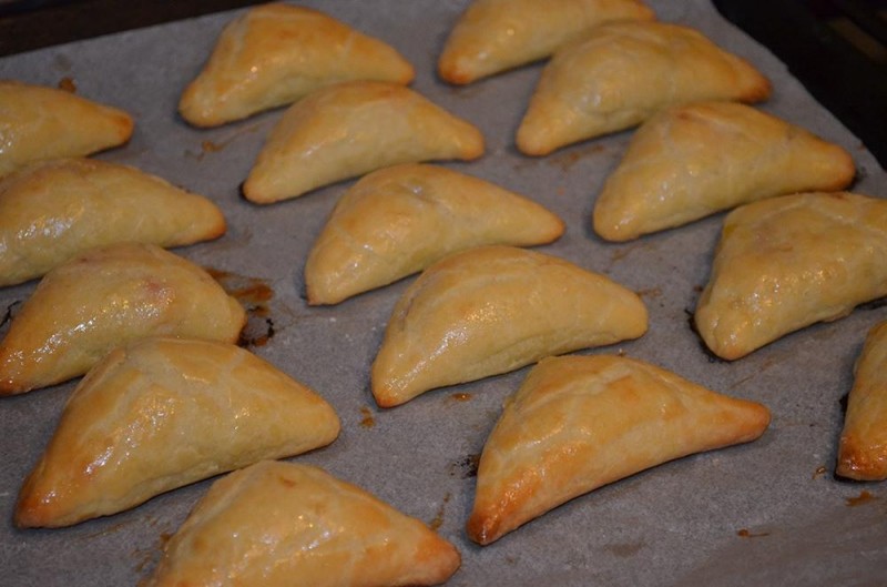 Конвертики с мясом из творожного теста. Конвертики с мясом из творожного теста.
