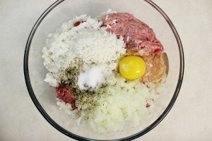 Тефтели с рисом и сливочной подливкой в духовке. Тефтели с рисом и сливочной подливкой в духовке.