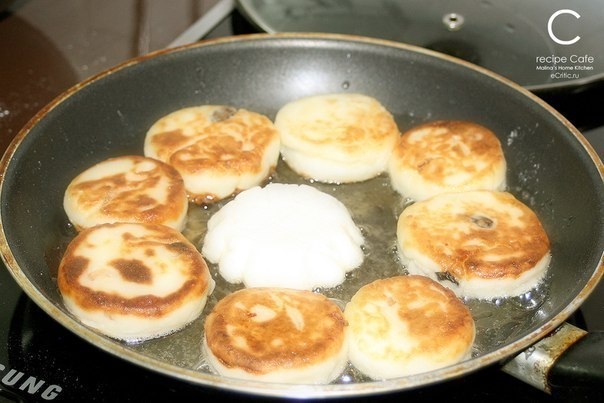 Сырники с фруктами Сырники с фруктами