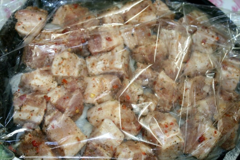 Шашлык в духовке на луковой подушке Шашлык в духовке на луковой подушке