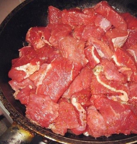 Мясо под сырным соусом Мясо под сырным соусом