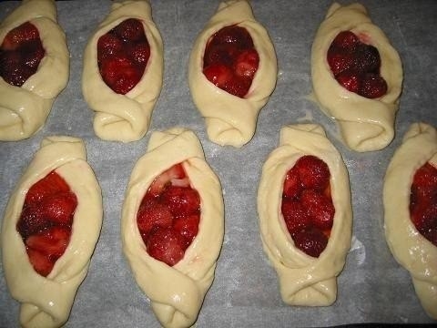 Булочки с клубникой Булочки с клубникой