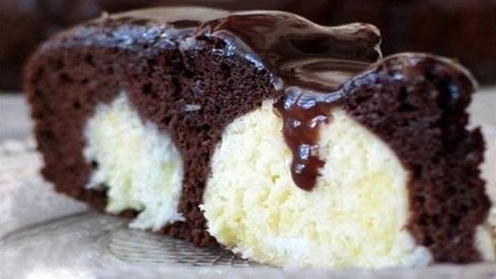 Шоколадный пирог с творожными шариками!