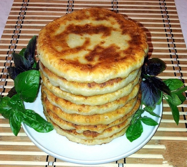 Сырные лепешки с начинкой. Сырные лепешки с начинкой.