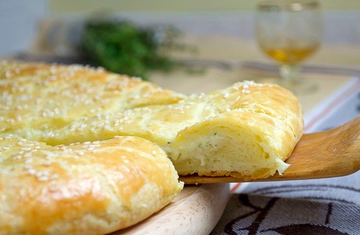 Лепёшка из творожного теста с сыром Лепёшка из творожного теста с сыром