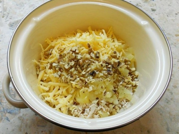 Салат с курицей и ананасом в тарталетках. Салат с курицей и ананасом в тарталетках.