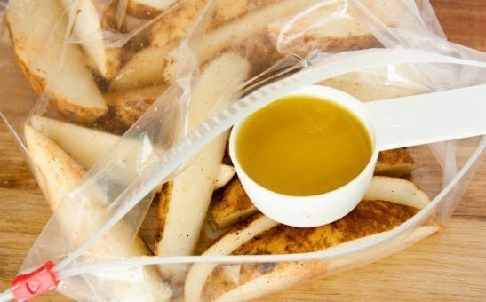 Запеченные картофельные дольки. Запеченные картофельные дольки.