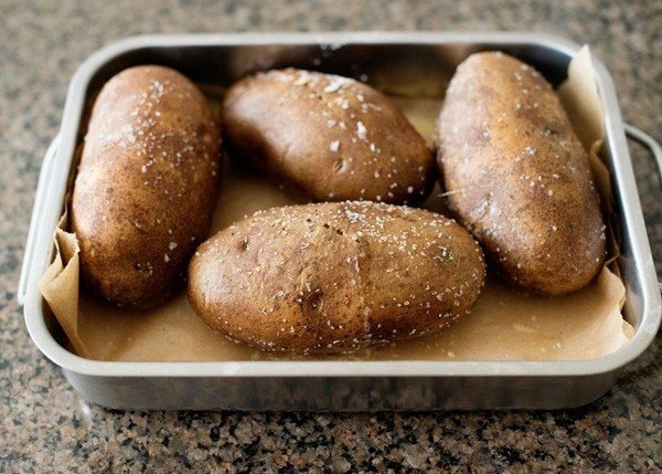 Запеченный картофель со сметаной и травами Запеченный картофель со сметаной и травами