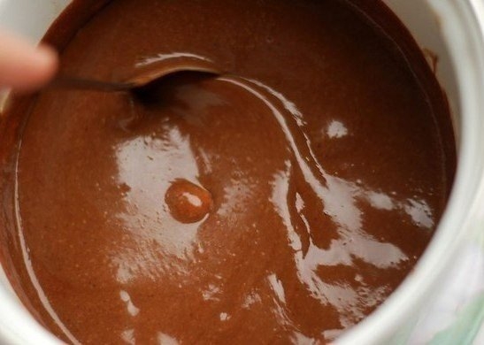 Шоколадное мороженое в хрустящем вафельном рожке
