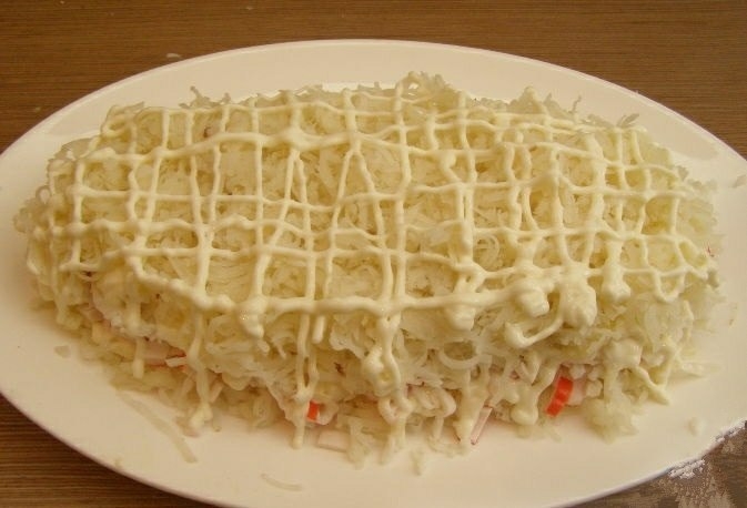 Крабовый слоеный салат. Крабовый слоеный салат.