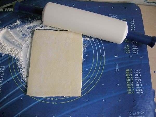 Слоеное пирожное со сгущенкой. Слоеное пирожное со сгущенкой.