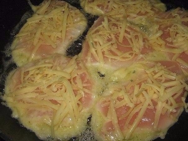 Куриные отбивные в кляре с сыром. Куриные отбивные в кляре с сыром.