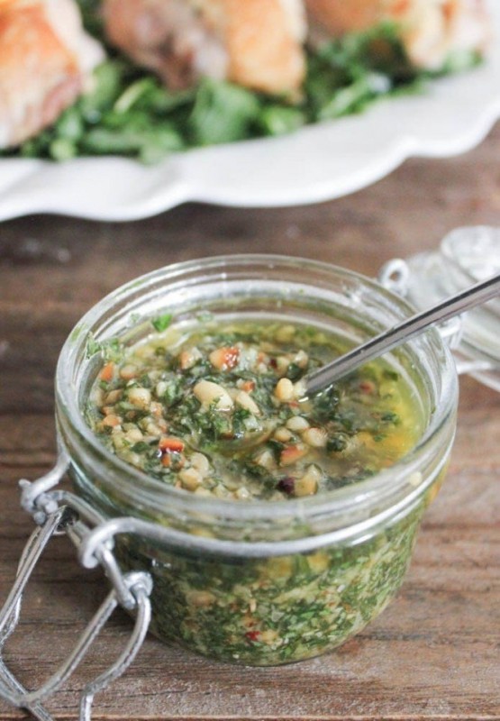 Куриные грудки, фаршированные козьим сыром, с песто Куриные грудки, фаршированные козьим сыром, с песто