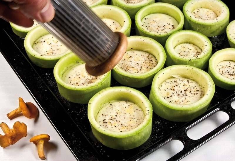 Лисичковый жульен в кабачке Лисичковый жульен в кабачке