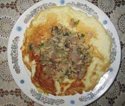 Яичные блинчики с курицей и грибами