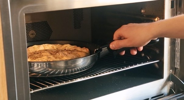 Итальянская закрытая пицца Кальцоне Итальянская закрытая пицца Кальцоне