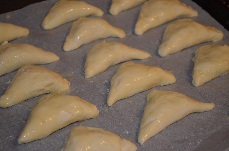 Конвертики с мясом из творожного теста. Конвертики с мясом из творожного теста.