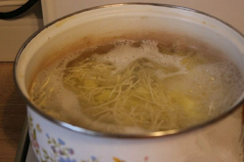 Быстрый суп с сосисками. Быстрый суп с сосисками.