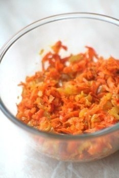 Печеночный торт со сметанным соусом Печеночный торт со сметанным соусом