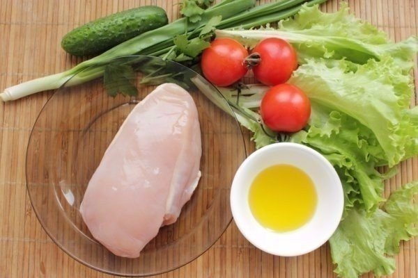 Салат из курицы и свежих овощей - отличный и быстрый ужин Салат из курицы и свежих овощей - отличный и быстрый ужин